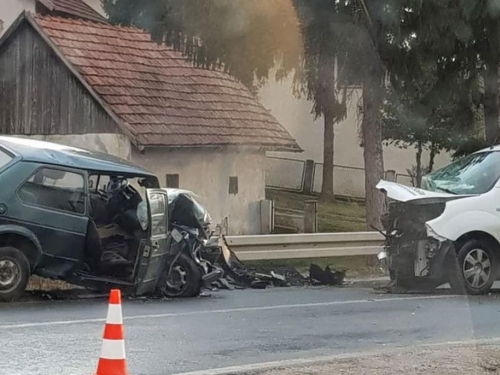 Dvije osobe poginule u teškoj prometnoj nesreći kod Bugojna
