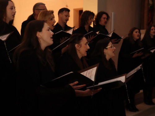 Veličanstvena završnica u Rami: ''Čuvarice'' koncertom u Prozoru zaključile korizmenu turneju