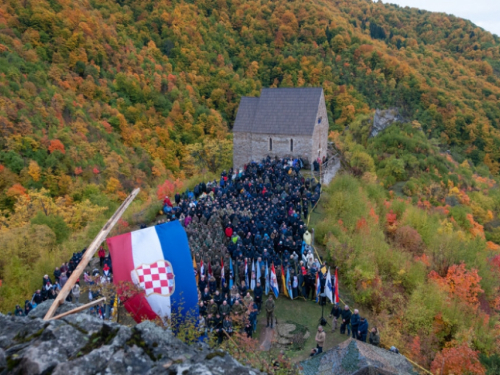 ''Neka više nikada ne bude rata, neka više nikada ne bude mržnje i nesnošljivosti!''