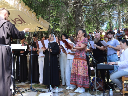 FOTO/VIDEO: Tisuće vjernika na Kedžari proslavilo 'Divin dan'
