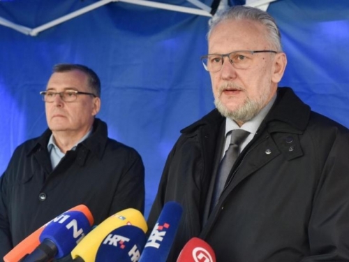 Božinović potvrdio da su migrante tukli policajci