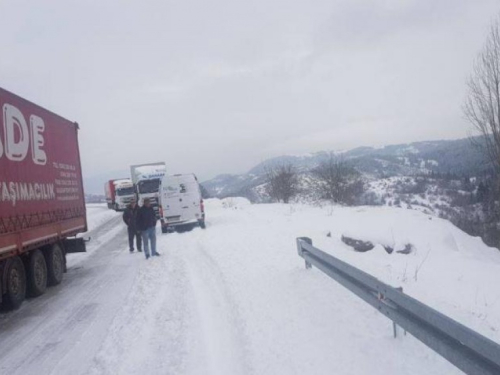 Kolona šlepera napravila zastoj na putu Rama - Tomislavgrad