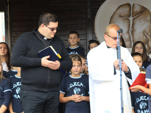 FOTO: Dani kruha i zahvalnosti za plodove zemlje u OŠ Marka Marulića Prozor