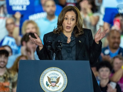 Kamala Harris želi zabraniti jurišne puške u SAD-u
