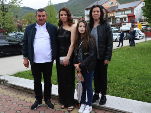 FOTO/VIDEO: Matura 2023. - Defile mladosti na ulicama Prozora