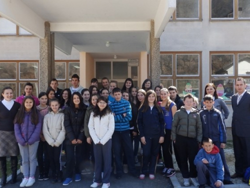 FOTO: Učenici OŠ fra Jeronima Vladića posjetili Gračac 