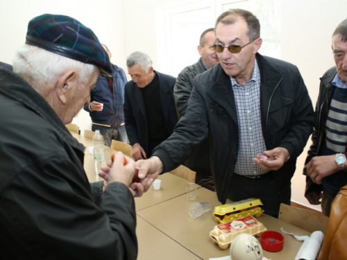 FOTO: Na Orašcu održan turnir u tucanju jaja