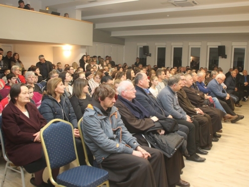 FOTO: Svečano otvorena multimedijalna dvorana u župi Rumboci