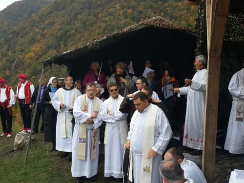 Molitveni pohod na Bobovac - Trebaju nam mudri ljudi i pošteni građani