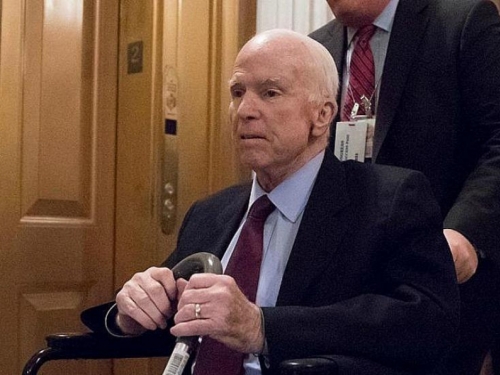 Umro senator John McCain
