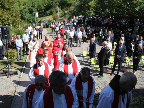 FOTO: Obilježena 28. obljetnica stradanja Hrvata na Uzdolu