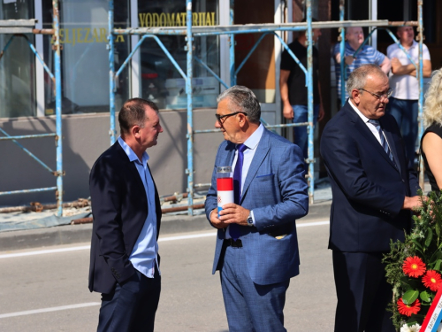 FOTO: Polaganjem vijenaca i svečanom sjednicom započelo obilježavanje Dana općine