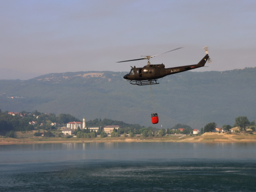 Požar u Rami i dalje gori: Helikopter OS BiH na terenu, iščekuje se pomoć kanadera iz Hrvatske