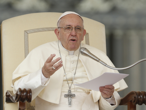 Papa Franjo donirao novac za nezaposlene Rimljane