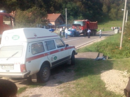 Roditelji poginuli u prometnoj nesreći, djevojčica hitno prebačena u Tuzlu